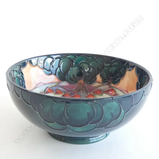 A Moorcroft bowl, Mamura design